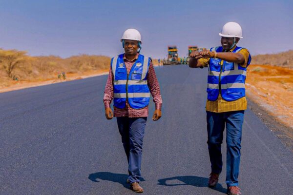 President William Ruto & Deputy Kithure Kindiki  inspect the Kulamawe–Garbatulla section of the 750km Isiolo–Mandera road, part of the Horn of Africa Gateway Development Project. 
