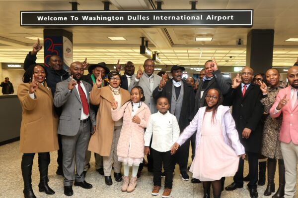KALONZO ARRIVING AT WASHINGTON INT AIRPORT