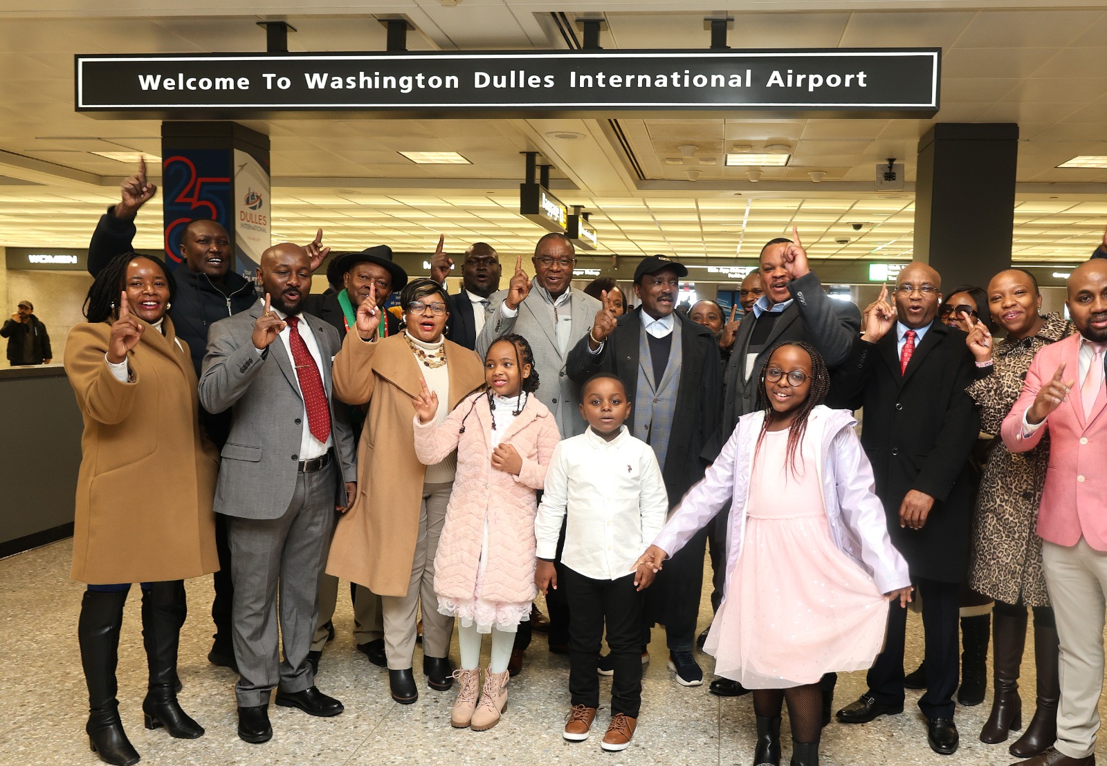 KALONZO ARRIVING AT WASHINGTON INT AIRPORT