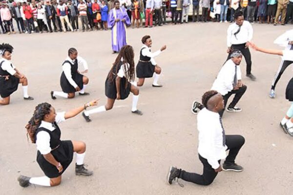 South Africa's Sarafina street performance thrills Nakuru town residents