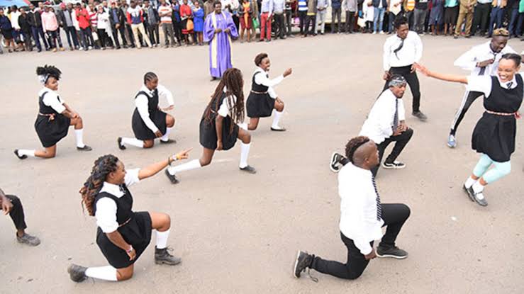 South Africa's Sarafina street performance thrills Nakuru town residents